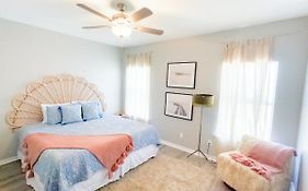 Suitable For Small Or Large Families! Duplex Allows For One Or Both Sides To Be Rented!